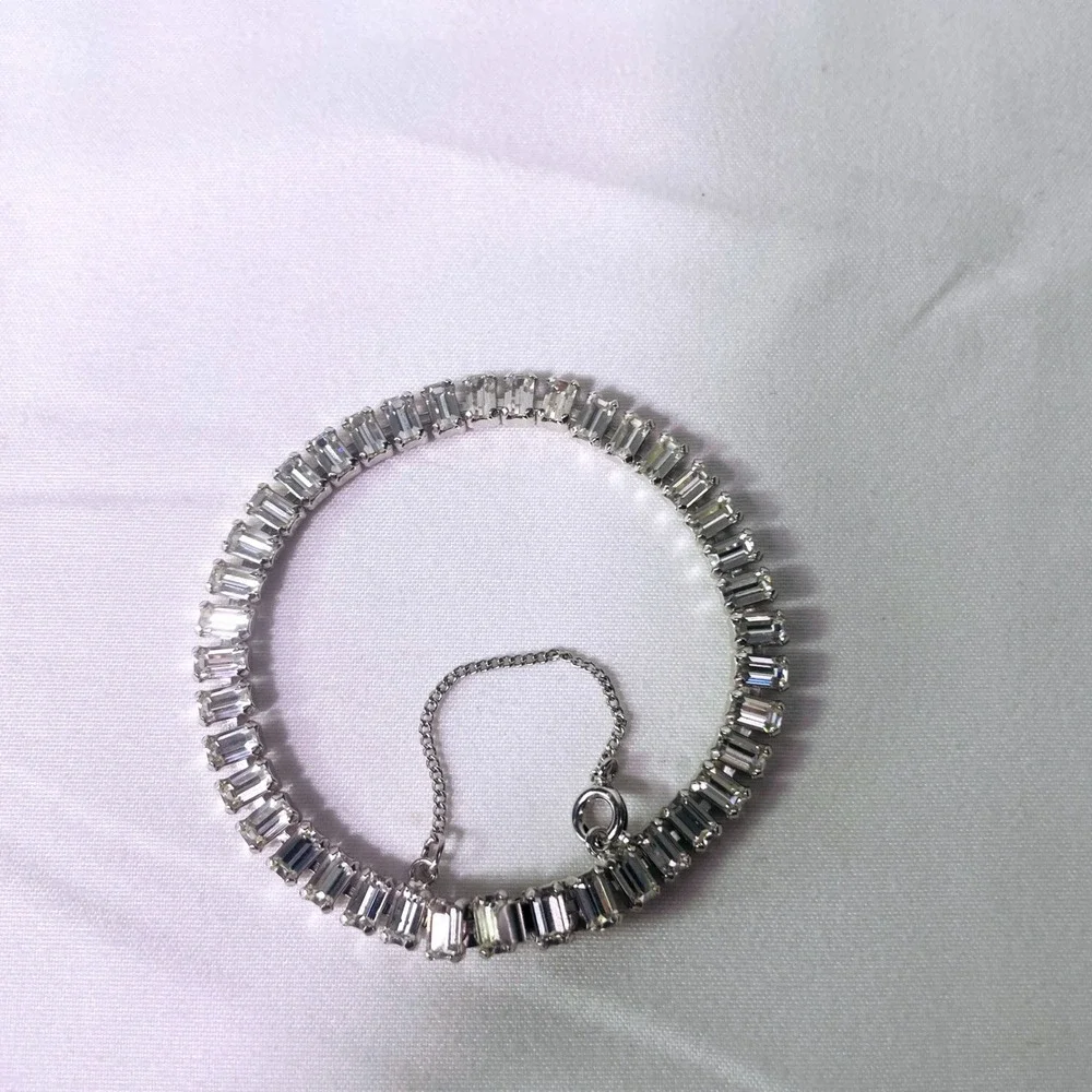 B David Vintage Crystal Tennis Bracelet Baguette Silver Tone Safety Chain 7in